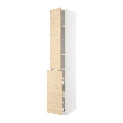 Mueble de cocina METOD en madera de fresno claro. Diseño alto de dos puertas con estantes ajustables y cajones de cierre suave.