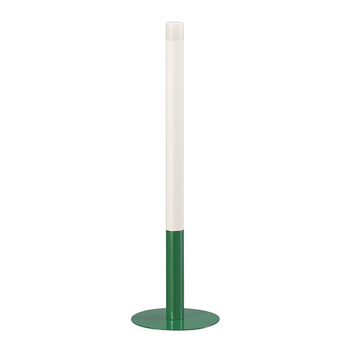 Vela led verde STRÅLA que funciona con pilas y tapa blanca, erguida sobre una base redonda, que crea una luz ambiental suave y acogedora.