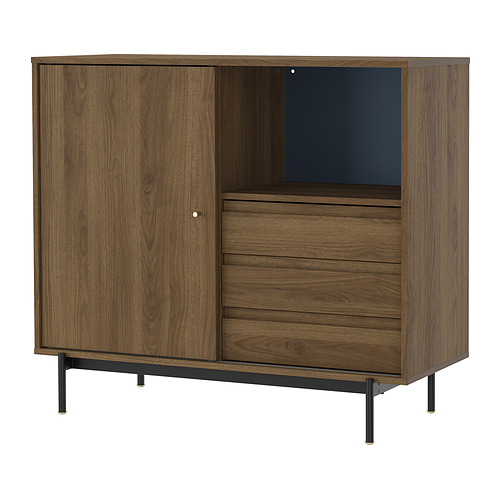 Mueble de nogal RÅDMANSÖ con puertas correderas, cajones, patas de metal negro e interior azul.
