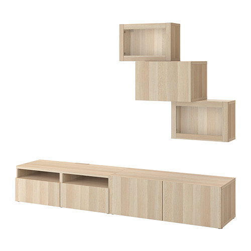 Un mueble de almacenamiento de tv BESTÅ de color madera clara con armarios de pared y de suelo con un diseño minimalista y funcional.