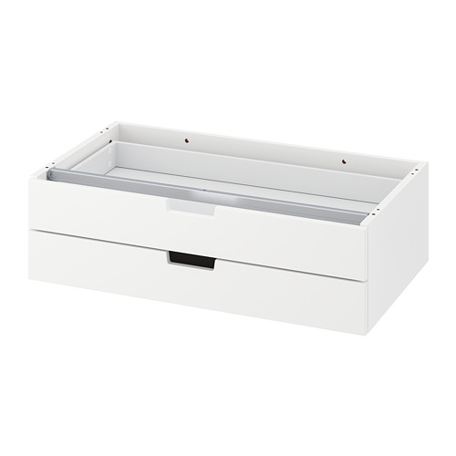 Una cómoda NORDLI blanca con dos cajones. Tiene un diseño moderno y rectangular y está hecho de tableros de fibra y tableros de partículas.