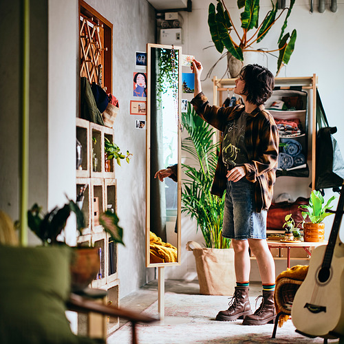 KOMPISHÄNG, espejo de pie. 2 de 5 open dialog