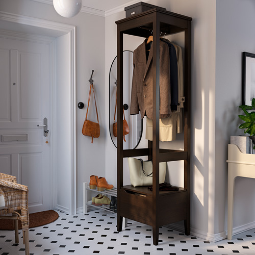 IDANÄS, closet abierto. 3 de 5 abrir diálogo
