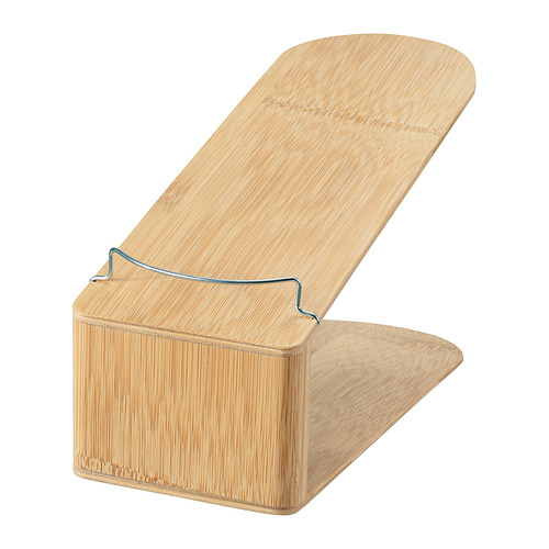 Zapatero de bambú HÖSVANS, beige. Diseño vertical con tope de alambre metálico, ideal para ahorrar espacio.