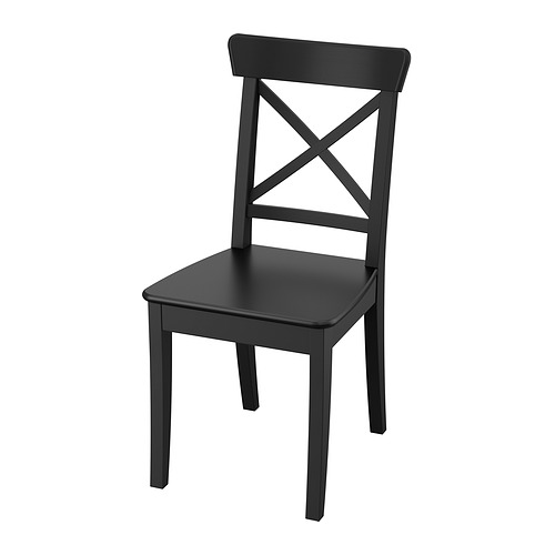 Silla ROSENTORP negra: diseño clásico con respaldo cruzado, madera maciza, asiento cuadrado.