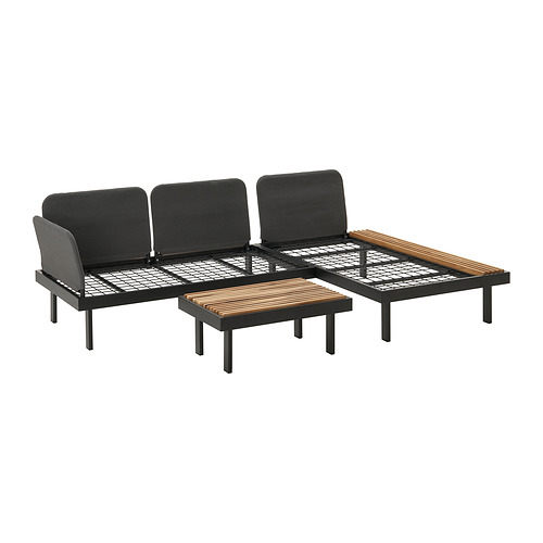 Conjunto de salón de exterior REVSKÄR negro, con sofá, tumbona y mesas, todos con marcos metálicos y listones de madera.