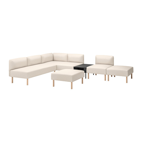 Un conjunto de sofás modulares LILLEHEM beige con patas de madera clara, que incluye un seccional de esquina, dos pufs, un sillón y una mesa auxiliar.
