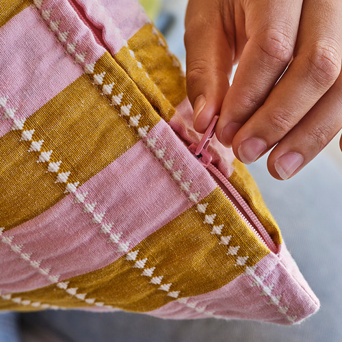 OMMJÄNGE, funda para cojín. 4 de 5 open dialog