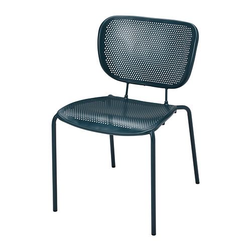 Una silla metálica apilable DUVSKÄR azul oscuro con asientos ventilados.