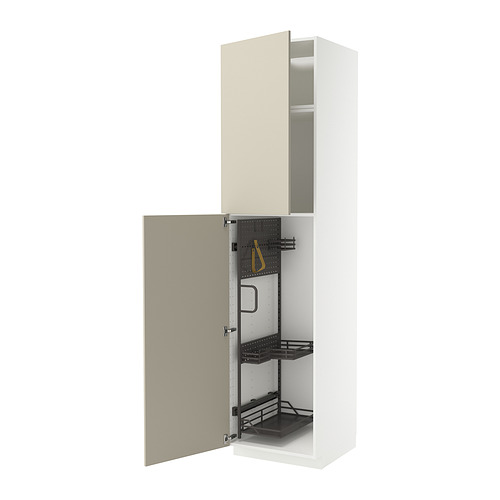 Un mueble de cocina METOD blanco y beige con organizadores extraíbles. El mueble tiene un diseño moderno y liso con asa y estantes interiores metálicos.