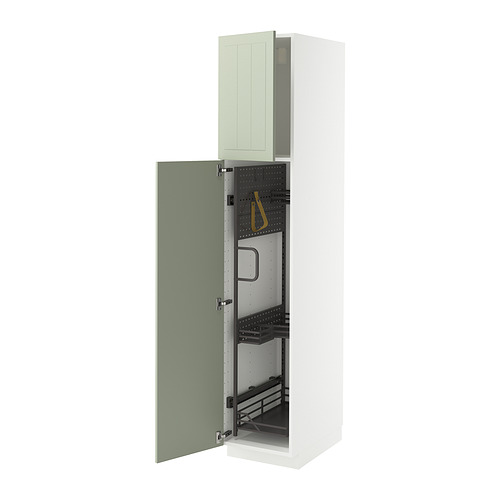 Esta imagen muestra un mueble de cocina alto METOD blanco y verde con organizadores extraíbles y una puerta con bisagras a la izquierda.