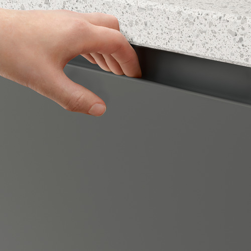 Mueble gris oscuro con apertura manual y tirador integrado.