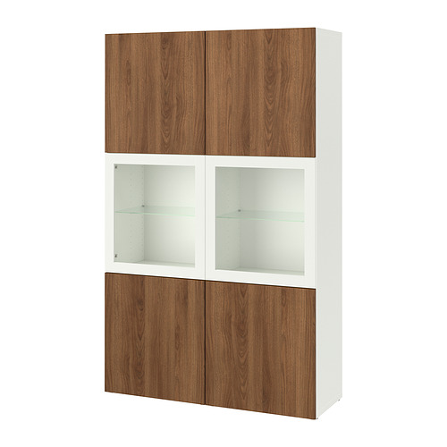 Mueble de almacenaje blanco y de madera: BESTÅ con puertas y estantes de cristal.