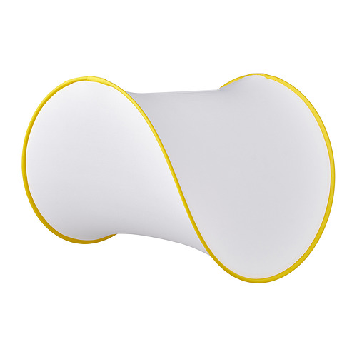 GREJSIMOJS: silla amarilla con tela gris, diseño curvo, materiales reciclados.