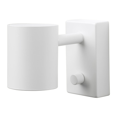 Una lámpara NYMÅNE blanca de diseño minimalista, con pantalla cilíndrica y brazo ajustable.