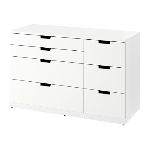 Cómoda NORDLI blanca con seis cajones, diseño moderno y minimalista.