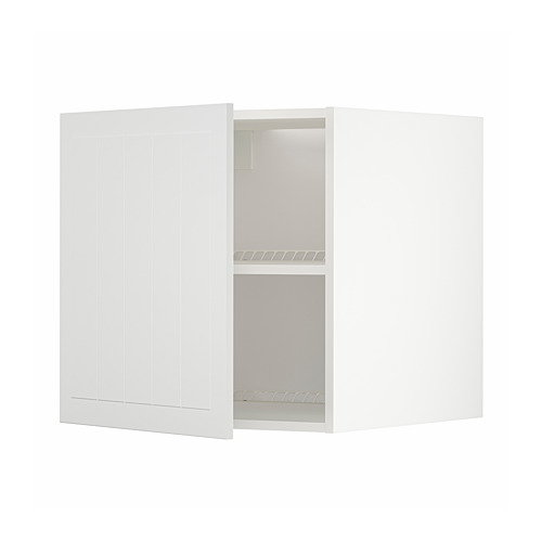 Mueble de cocina METOD blanco con una puerta abierta, mostrando estantes.