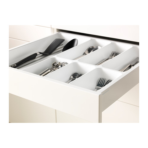 Cajón de cocina METOD con múltiples compartimentos para utensilios. Cajones de cierre automático y sistema de deslizamiento suave.