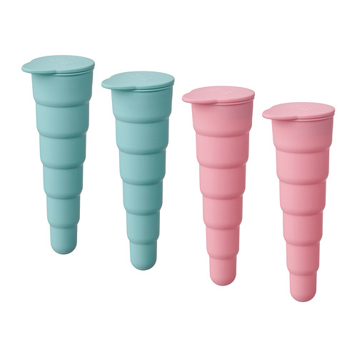 Cuatro coloridos moldes de hielo de silicona en verde y rosa, con forma de conos de helado, dispuestos en fila.