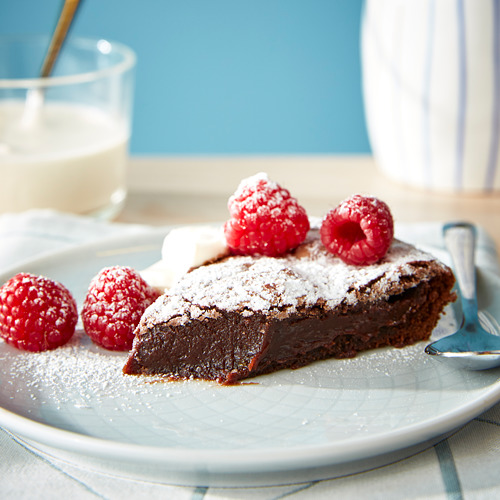 KAFFEREP, gooey cocoa and chocolate cake 4 of 4 open dialog