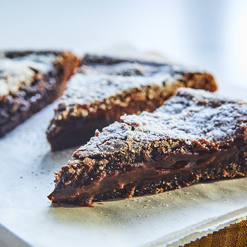 KAFFEREP, gooey cocoa and chocolate cake 3 of 4 open dialog