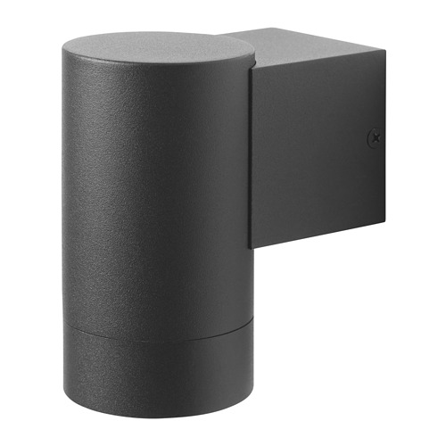 Una lámpara de pared de exterior negra llamada GRÖNSPRÖT con base cilíndrica y cuerpo rectangular, fabricada en aluminio y acero inoxidable.