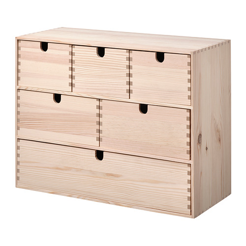 Mini cofre Moppe de Ikea, madera clara, 9 cajones pequeños para almacenamiento, diseño rectangular simple, perfecto para organizar artículos pequeños.