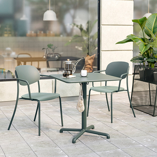 Conjunto de mesa y sillas de exterior pequeño, verde, metal y plástico, moderno, cuadrado, compacto.