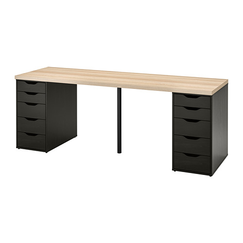 Escritorio LAGKAPTEN en roble claro con detalles en negro y dos cajoneras.