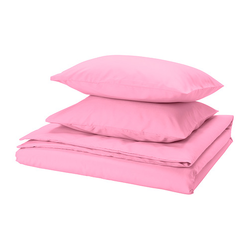 Juego de ropa de cama rosa brillante con dos fundas de almohada y una sábana plana, cuidadosamente doblada. Fabricado con materiales sostenibles de poliéster y viscosa reciclados.