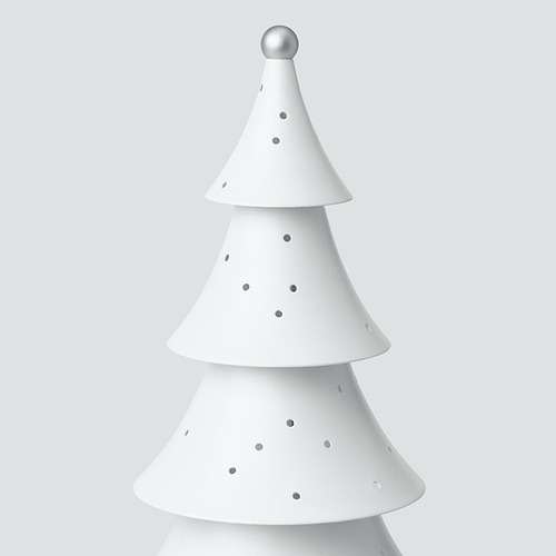 La moderna lámpara de árbol blanco, de tres niveles con agujeros punteados, emite una luz suave y brillante.