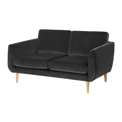 Sofá SMEDSTORP gris terciopelo, diseño de mediados de siglo, formas suaves, patas de madera.