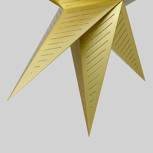 Lámpara de color dorado, metálica, estilo linterna con paneles intrincadamente inclinados y ranuras horizontales, que exudan un brillo cálido.