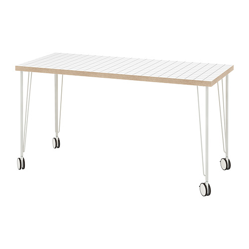 Escritorio LAGKAPTEN: blanco moderno con tapa de madera clara, cuatro patas, ruedas. Diseño sencillo y funcional.