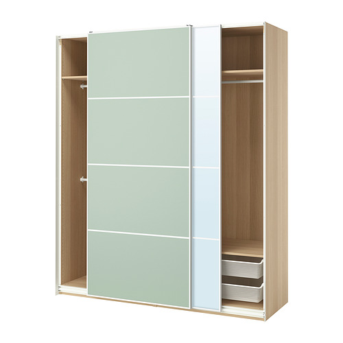 Armario moderno PAX con puertas de cristal verde claro y blanco, marco de madera clara y cajones organizadores.