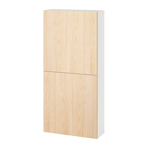 Mueble BESTÅ, madera clara y blanco, rectangular, diseño moderno y minimalista, montado en la pared con bisagras de cierre suave.