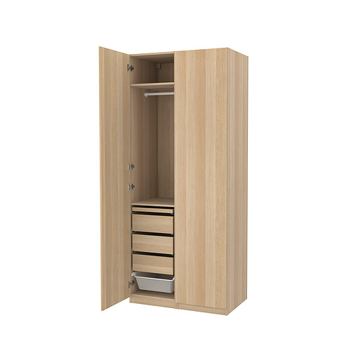 Armario abierto de madera PAX con cajones y barra de ropa.