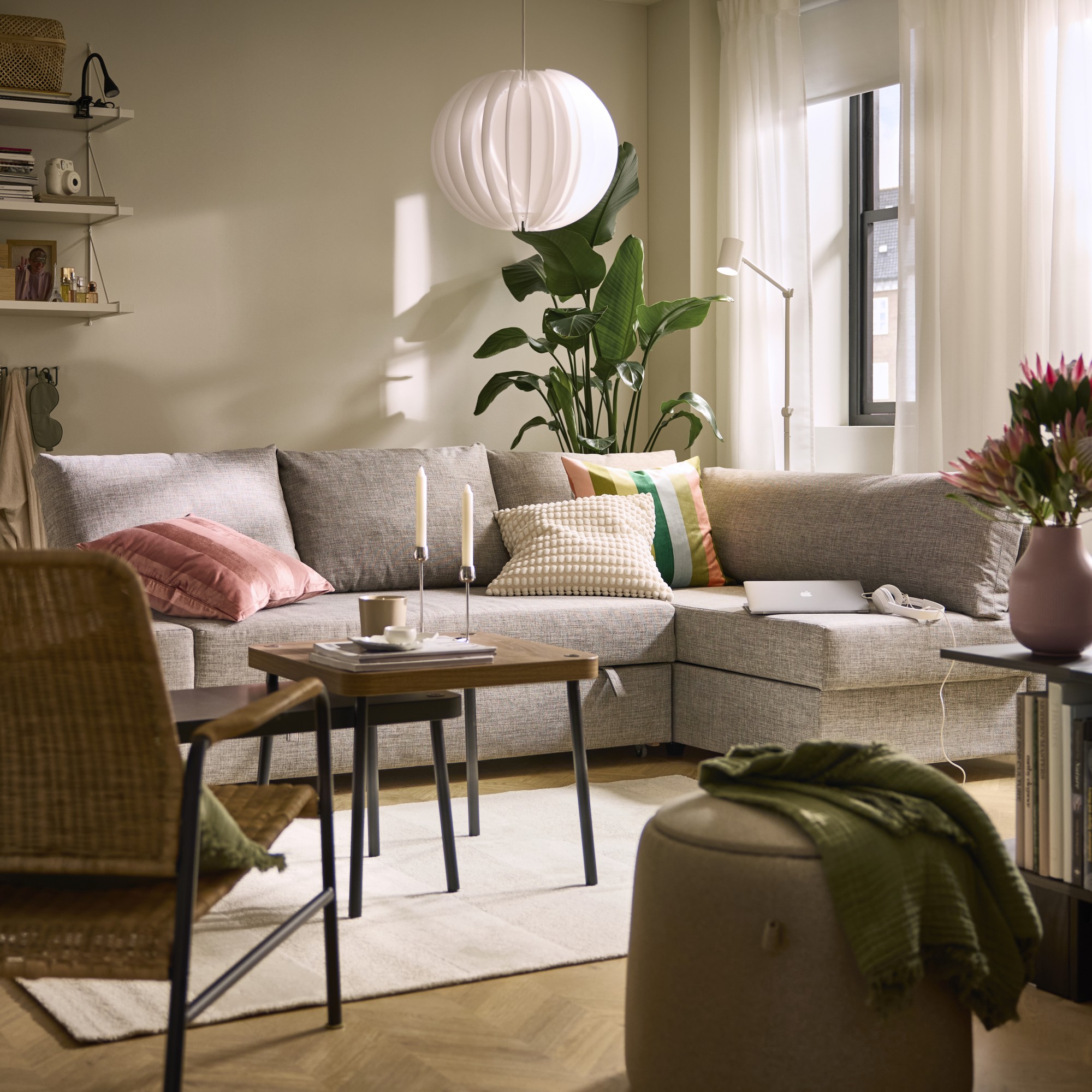 FRIHETEN / KLAGSHAMN, 3 seat sofa bed with chaiselongue and mattress pad. 4 of 9 open dialog