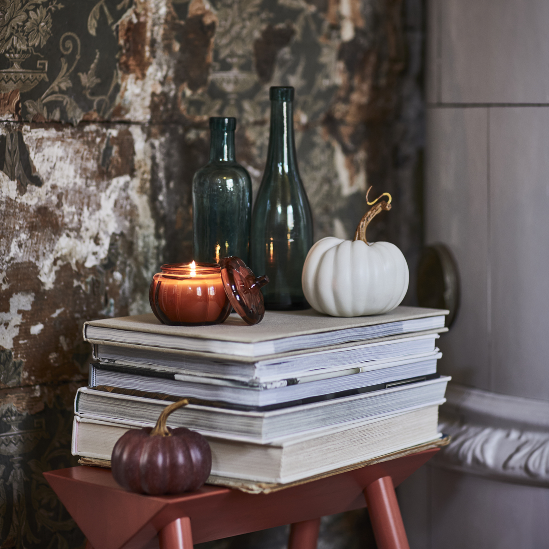 HÖSTAGILLE, scented candle in glass. 3 of 5 open dialog