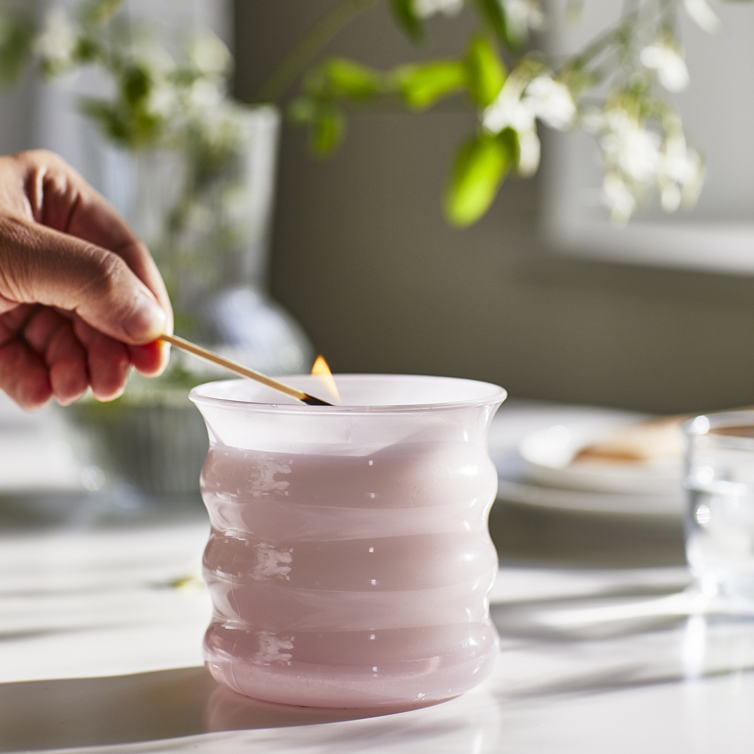 LUGNARE, vela perfumada en vidrio. 2 de 7 open dialog