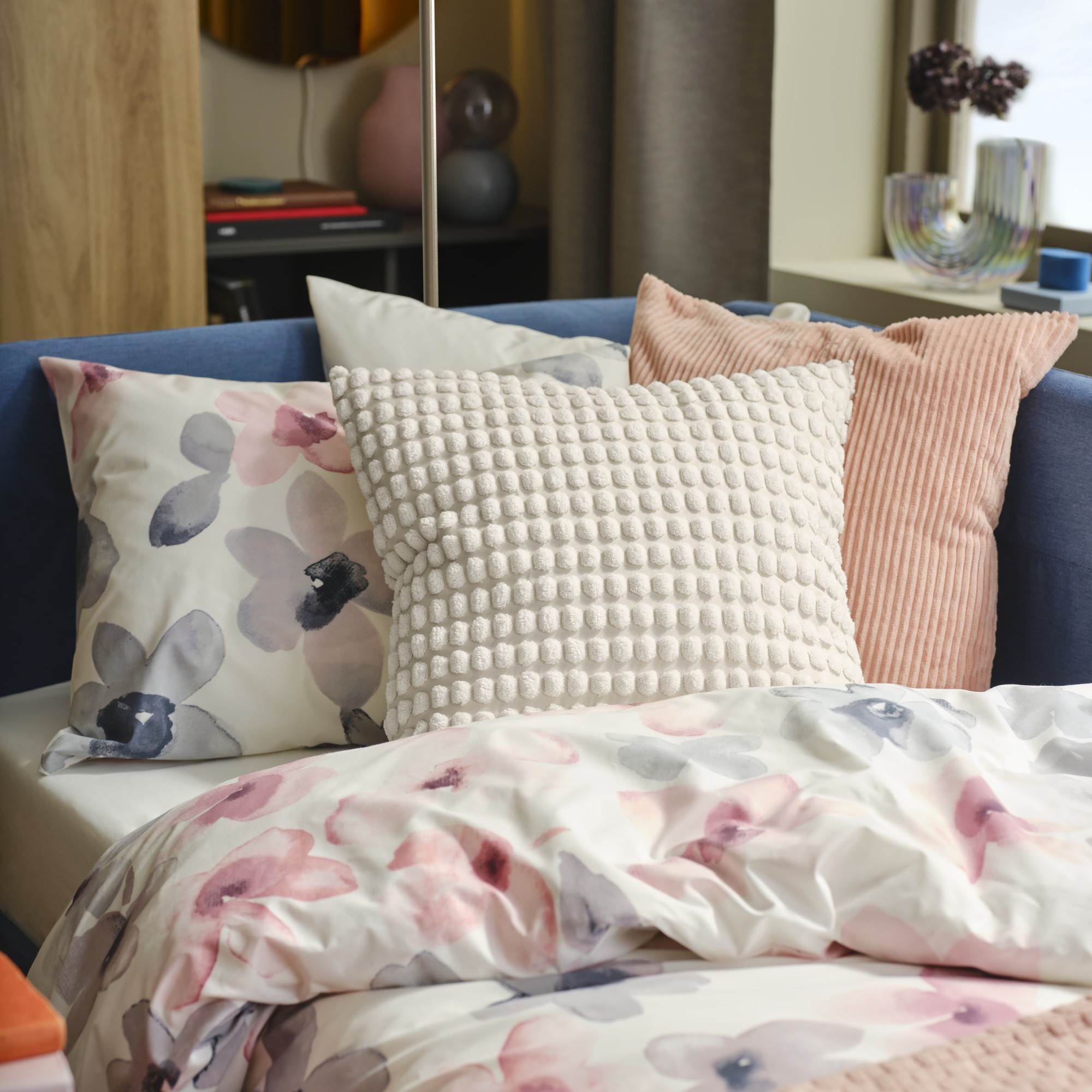 SVARTPOPPEL, funda para cojín. 2 de 4 open dialog