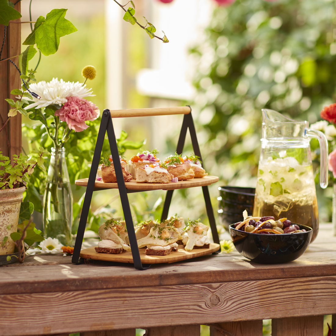 TILLBRINGARE, pitcher. 3 of 3 open dialog