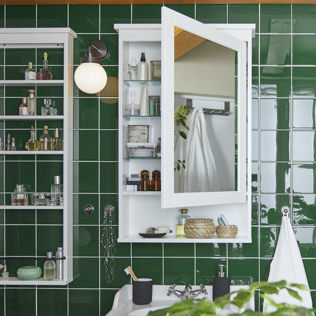 HEMNES, mirror cabinet with 1 door. 2 of 4 open dialog