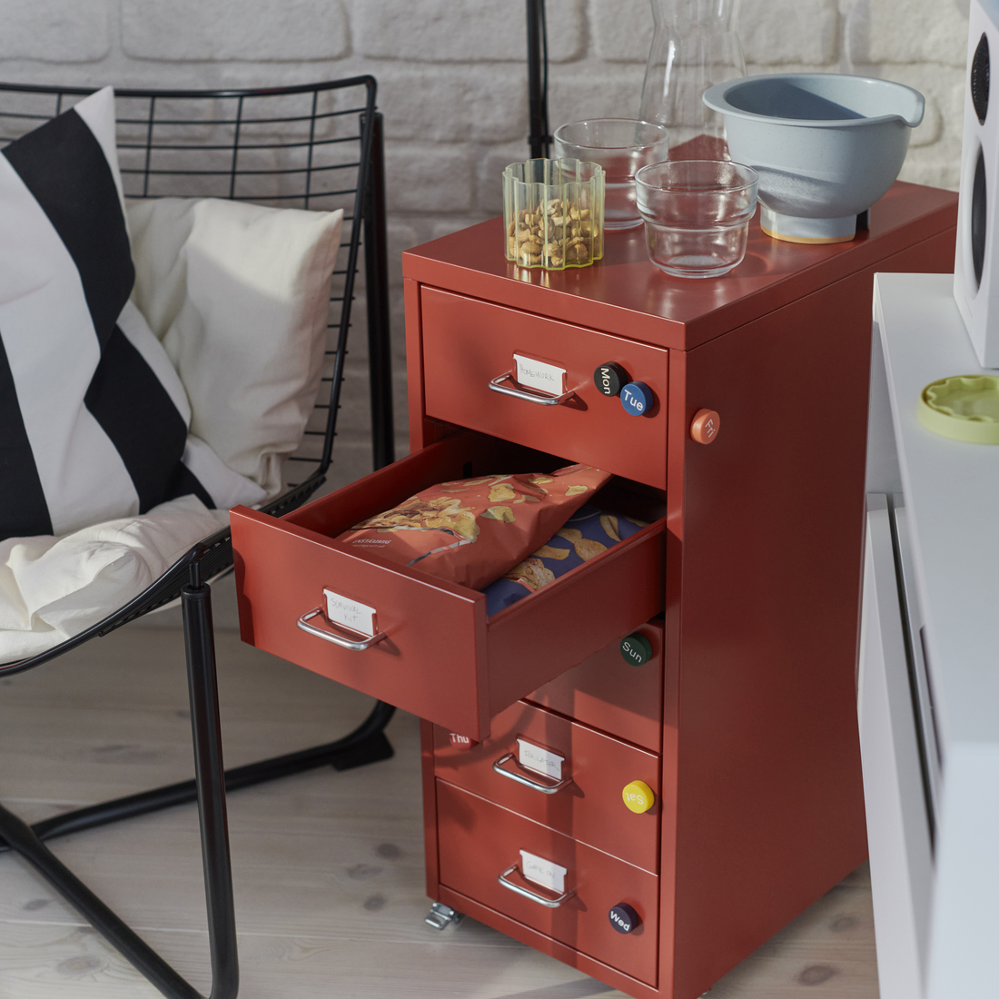 HELMER, drawer unit on casters. 4 of 7 open dialog
