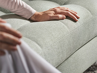 Un sofá LANDSKRONA de 2 plazas.