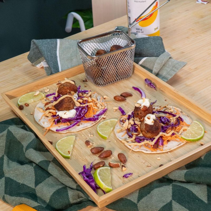 meatballs tacos with crunchy toppings & lime
