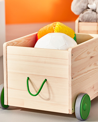 caja de juguetes con ruedas