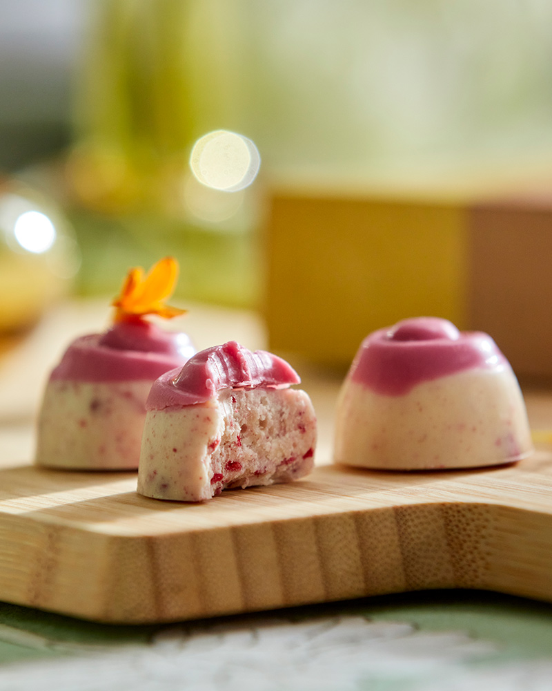 A close-up of some VÅRKÄNSLA raspberry cheesecake flavoured chocolate pralines.