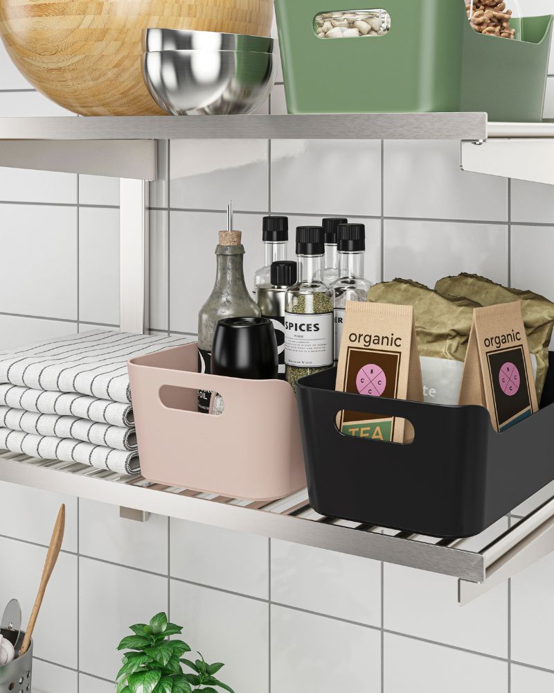 A kitchen storage setup featuring UPPDATERA boxes, a KUNGSFORS mounting rail with shelves, and BLANDA MATT and BLANDA BLANK bowls.