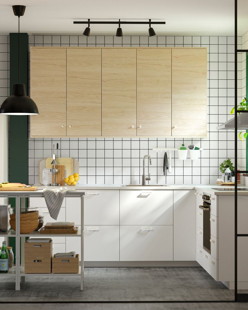 Bright kitchen with SEKTION cabinets, MAXIMERA drawers, SÄLJAN countertop and ÄLMAREN faucet against tiled walls.